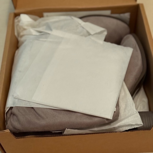 NIB Stylish Faux Suede Wide Calf Gray Women's Boots sz 10 - Picture 4 of 5